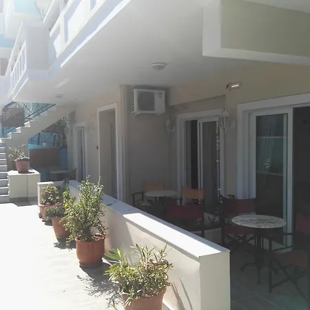 Ξενοδοχείο με διαμερίσματα Epis Aγία Μαρίνα